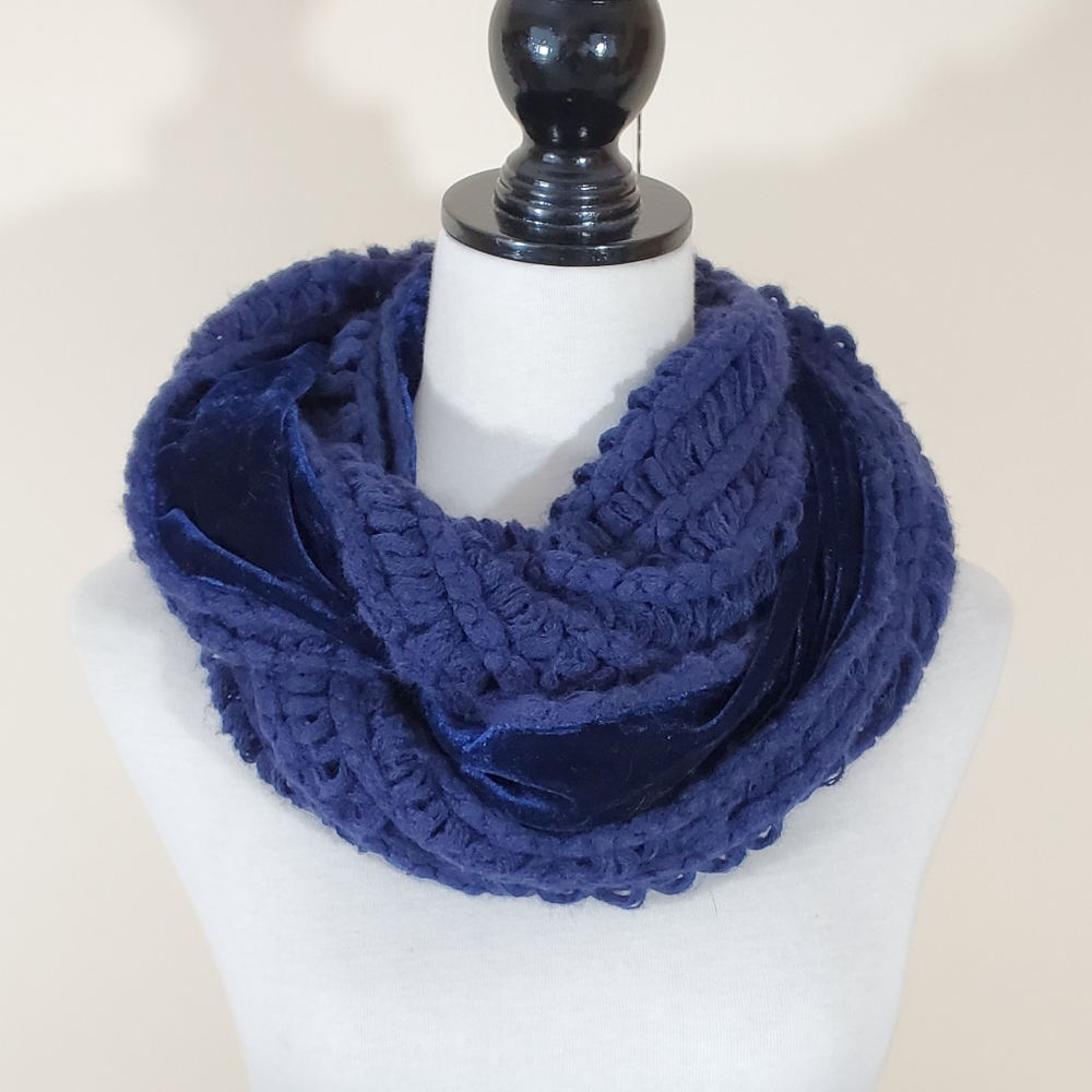 Women's Navy Blue knit & velvet winter infinity scarf NWT
